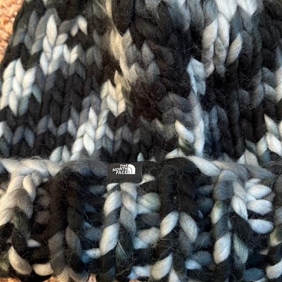Women’s North Face Beanie - Picture 2 of 6